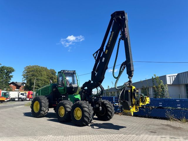 John Deere 1470 Harvester