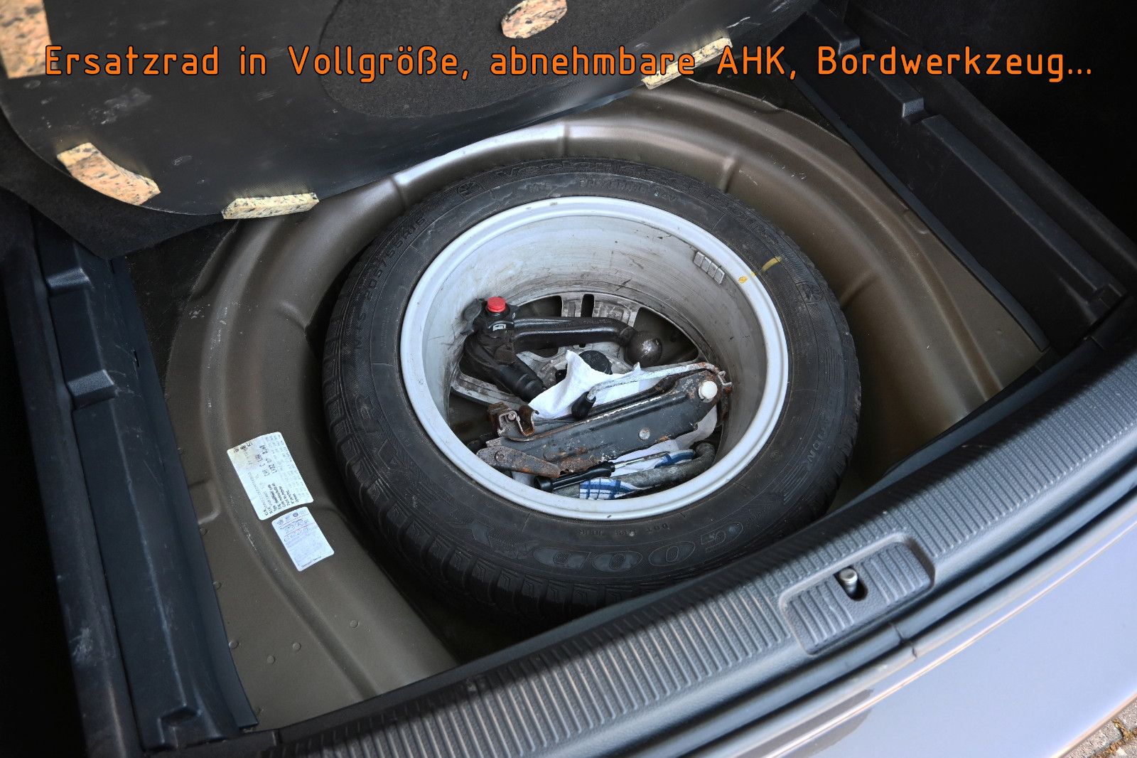 Fahrzeugabbildung Volkswagen Golf 1.6 TDI Variant MATCH °AHK°PANO°STANDHEIZ.°