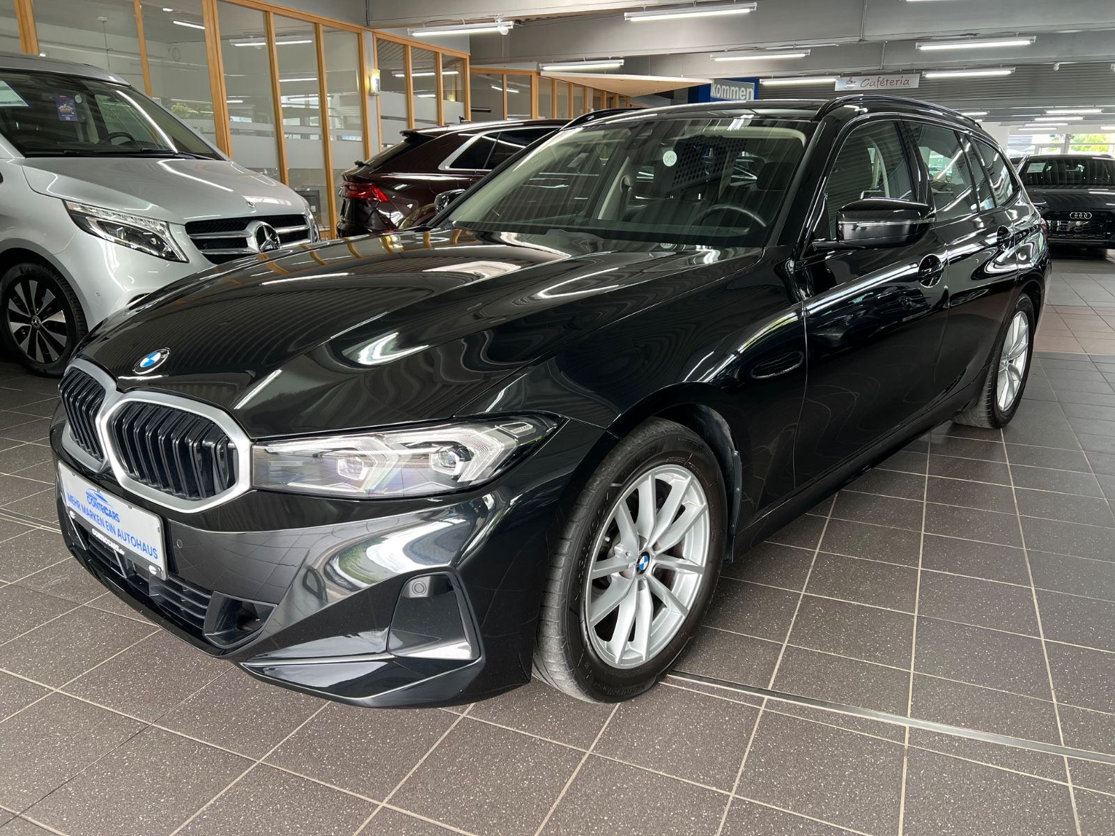 BMW 318d Touring Facelift+Keyless+Hifi+KurvenDISPLAY foto 5