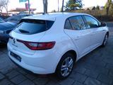 Renault Megane IV Lim. 5-trg. Play*Aus 1 Hand,Tüv neu* - Renault Megane mit Benzin-Antrieb: Limousine