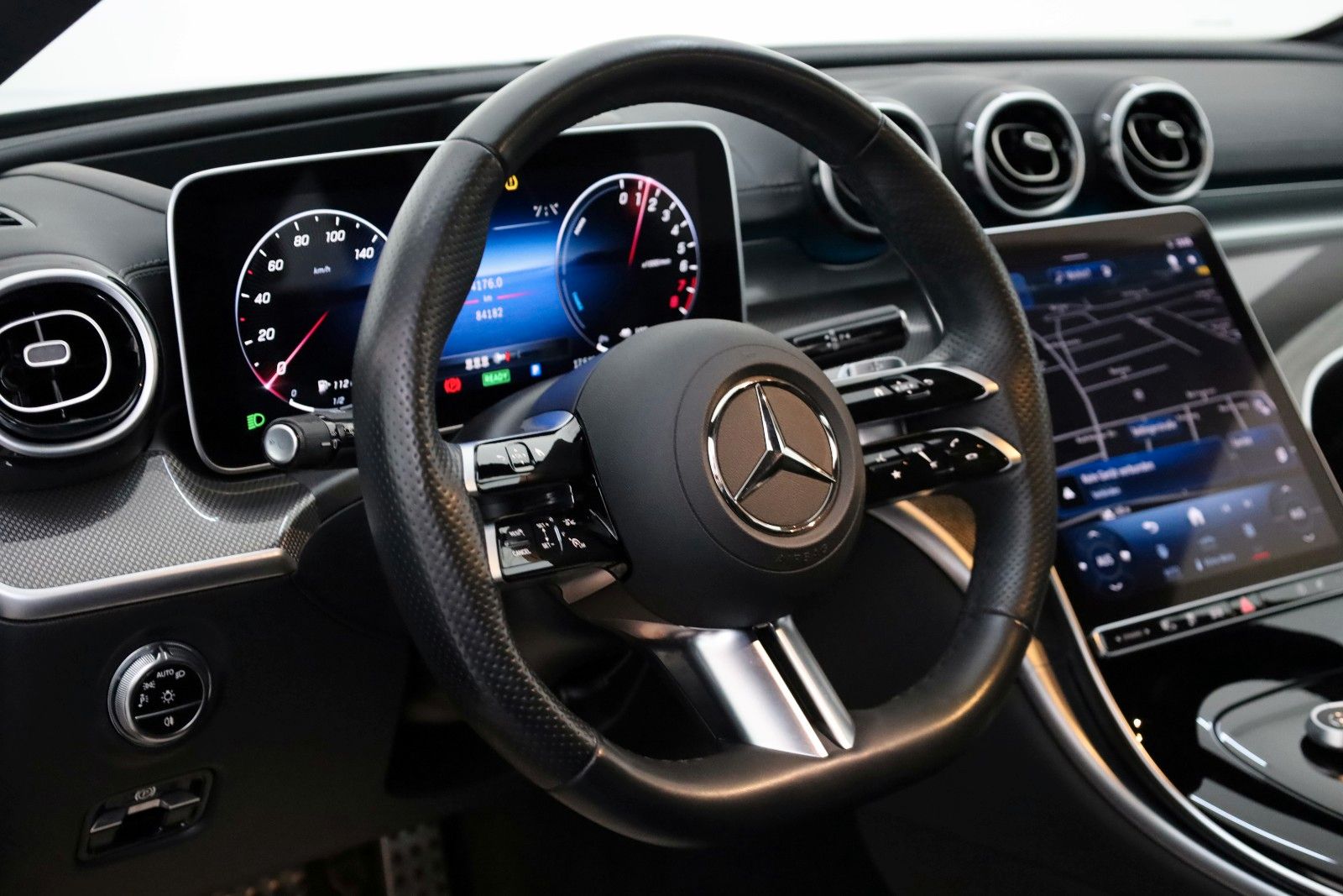 Fahrzeugabbildung Mercedes-Benz C 300e T AMG Line Leder,Navi,LED,HUD,SH,Park Pak