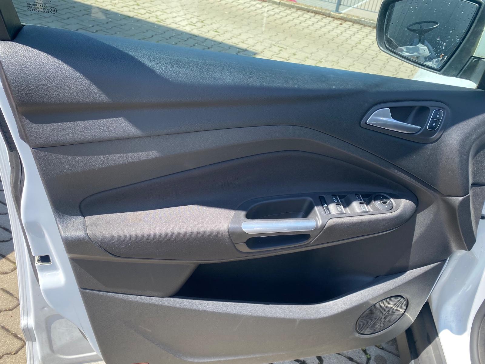 Ford C-MAX 2015 — photo 17