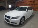 BMW 318 Baureihe 3 Touring - BMW 318 aus 2009: Kombi