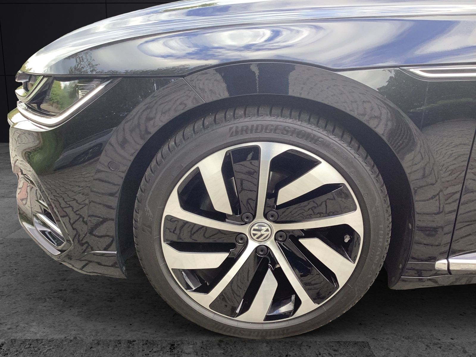Fahrzeugabbildung Volkswagen Arteon Shooting Brake R-Line 4 IQ.Light Navi ACC