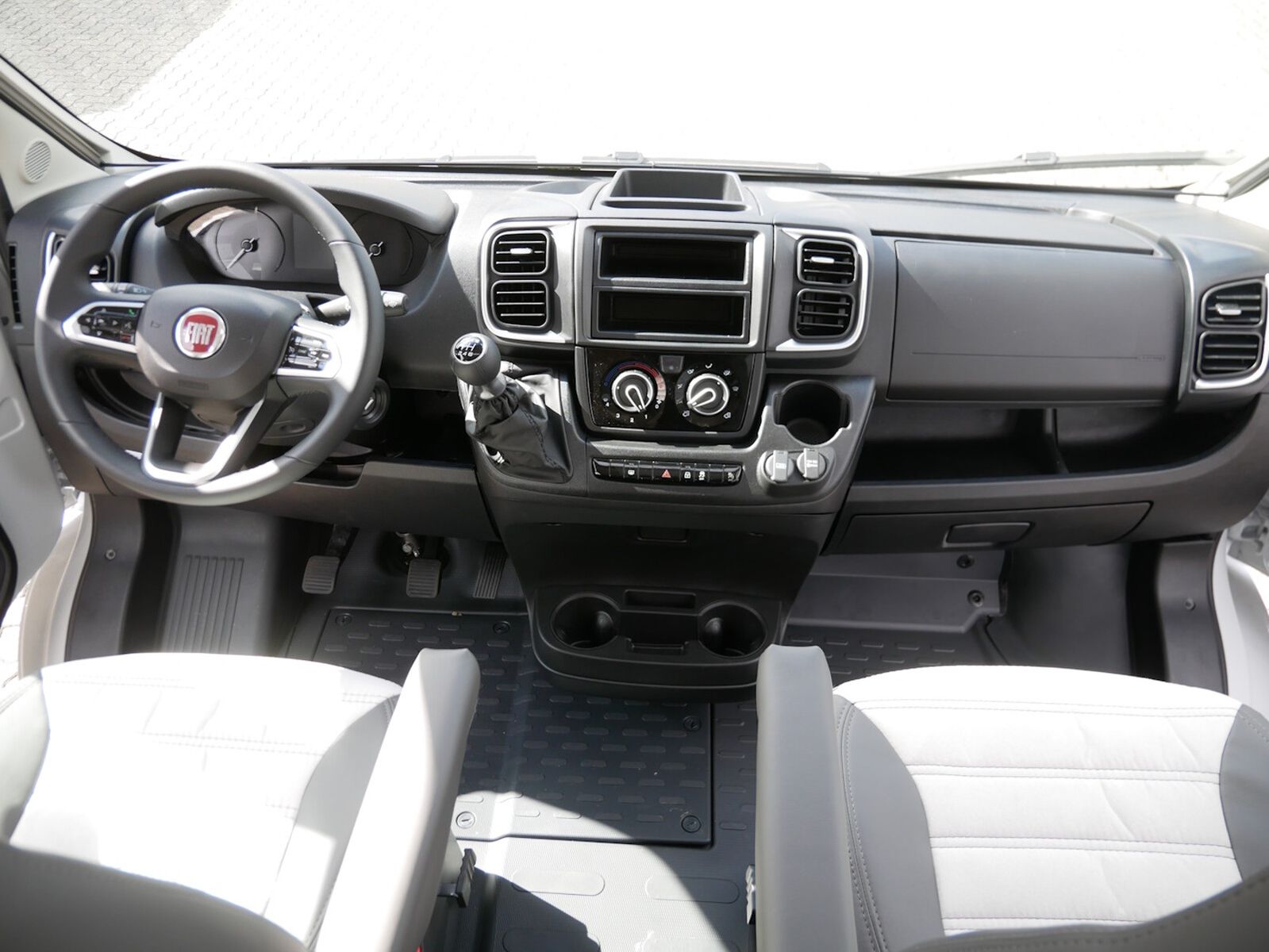 Fahrzeugabbildung Sunlight Adventure T 68 8901 Sonderrabatt, Fiat