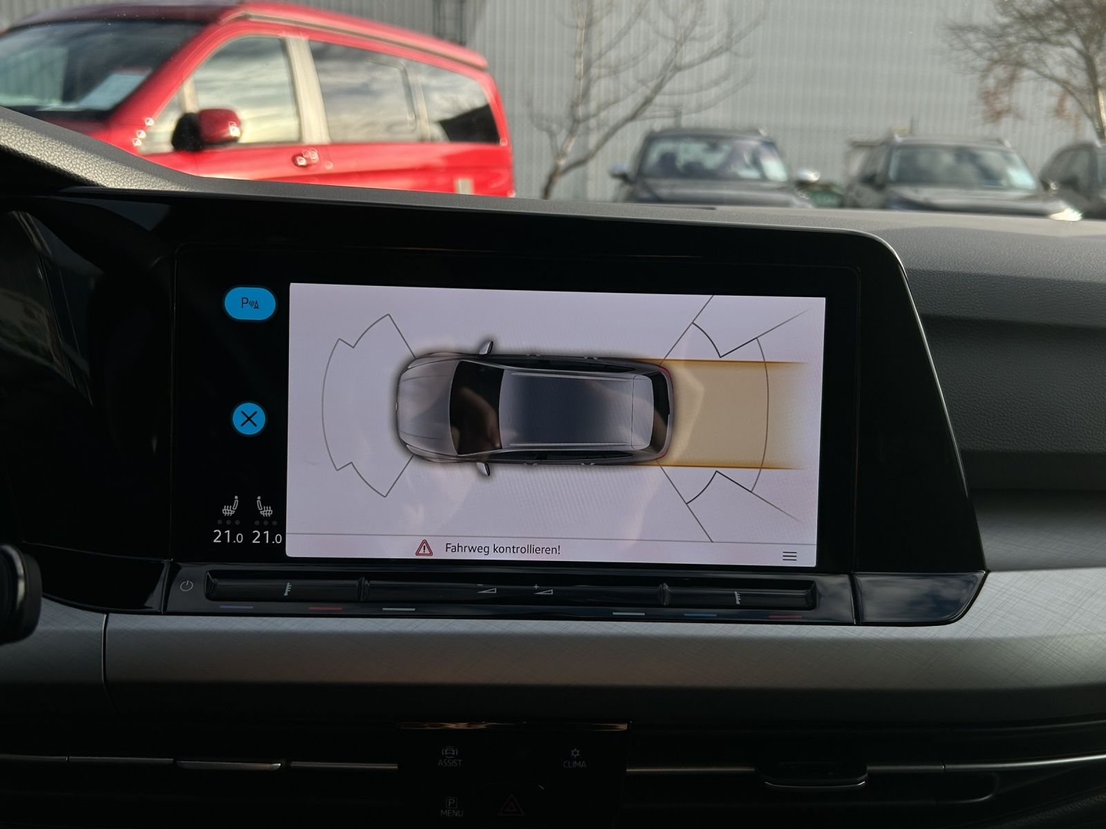 Fahrzeugabbildung Volkswagen Golf VIII Variant Life TDI DSG LED ACC AHK SHZ P