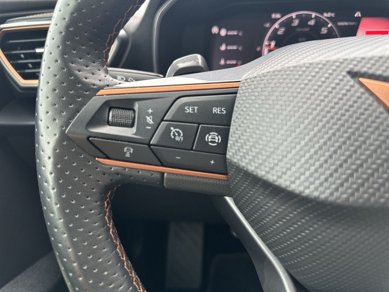 Fahrzeugabbildung CUPRA CUPRA Formentor 1.5 TSI 150 PS DSG - mit KI generiert/bearbeitet