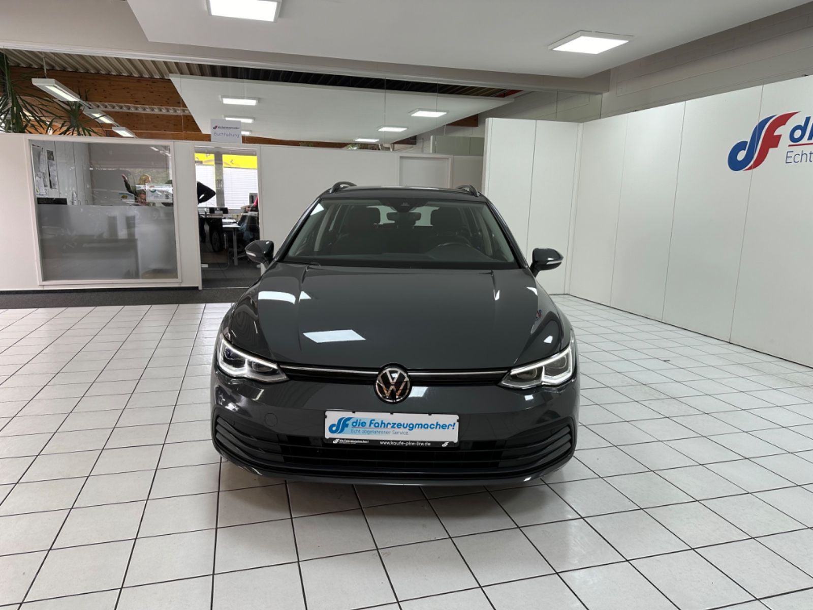 Fahrzeugabbildung Volkswagen Golf VIIIVariant Life eTSI*VollDigital*Klima*DSG