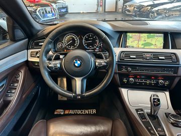 MYAUTOCENTER – Gebraucht- und Jahreswagen mit Werkstattservice in Pfaffenhofen BMW M550 *MEMORY*HeadUP*ACC*4-ZONEN*AHK*LEDER(BRAUN)