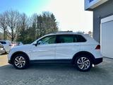 Volkswagen Tiguan Sound AHK/VIRTUAL/ACC/1HAND/APPLECAR/NAVI - : Weiß, Allwetterreifen