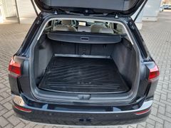 Fahrzeugabbildung Volkswagen Golf VIII Variant 2.0 TDI DSG Style LED+ NAVI SH