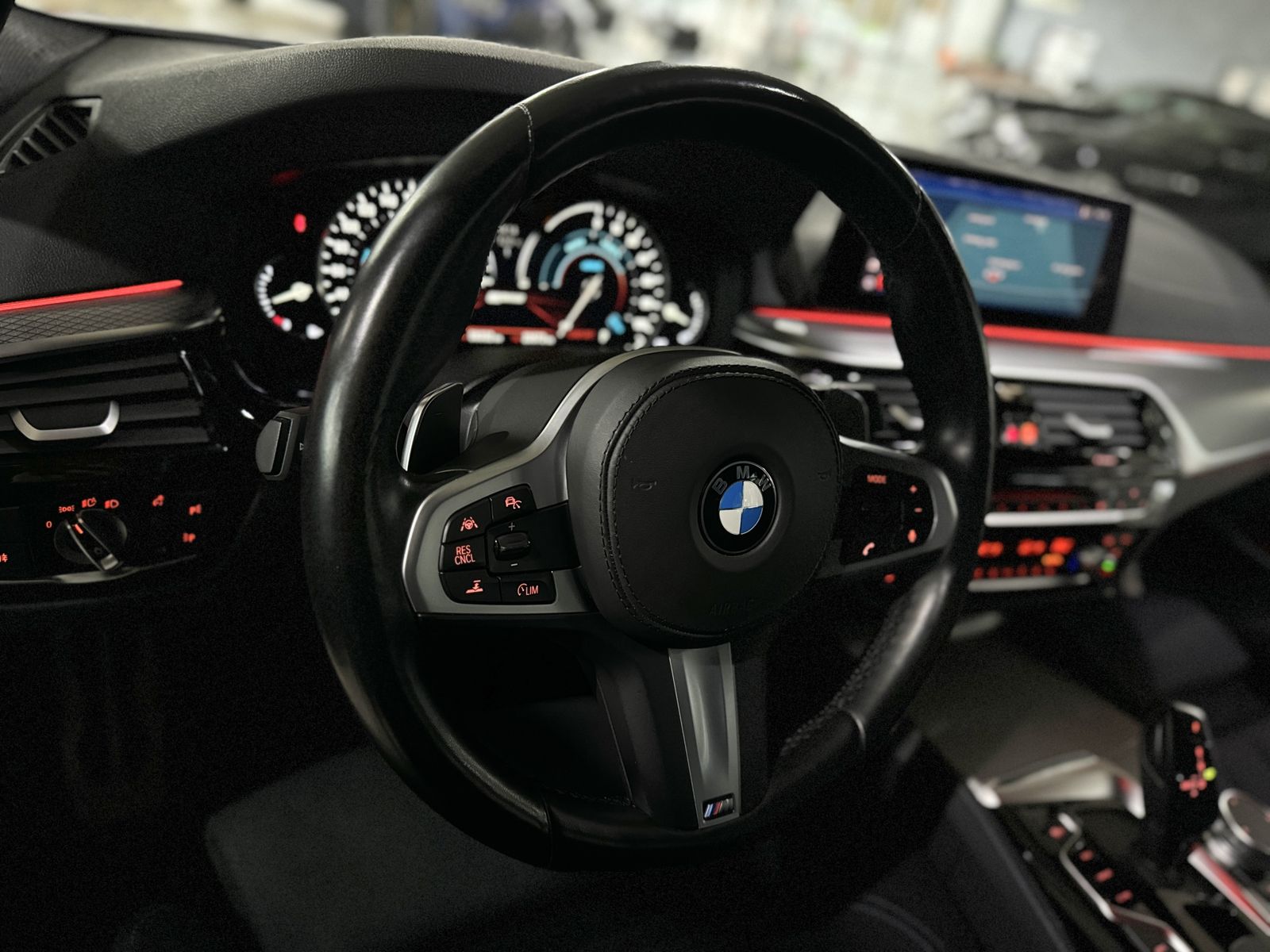 Fahrzeugabbildung BMW 530e  iP M Sport Kamera DAB H/K NaviPro ACC Alar