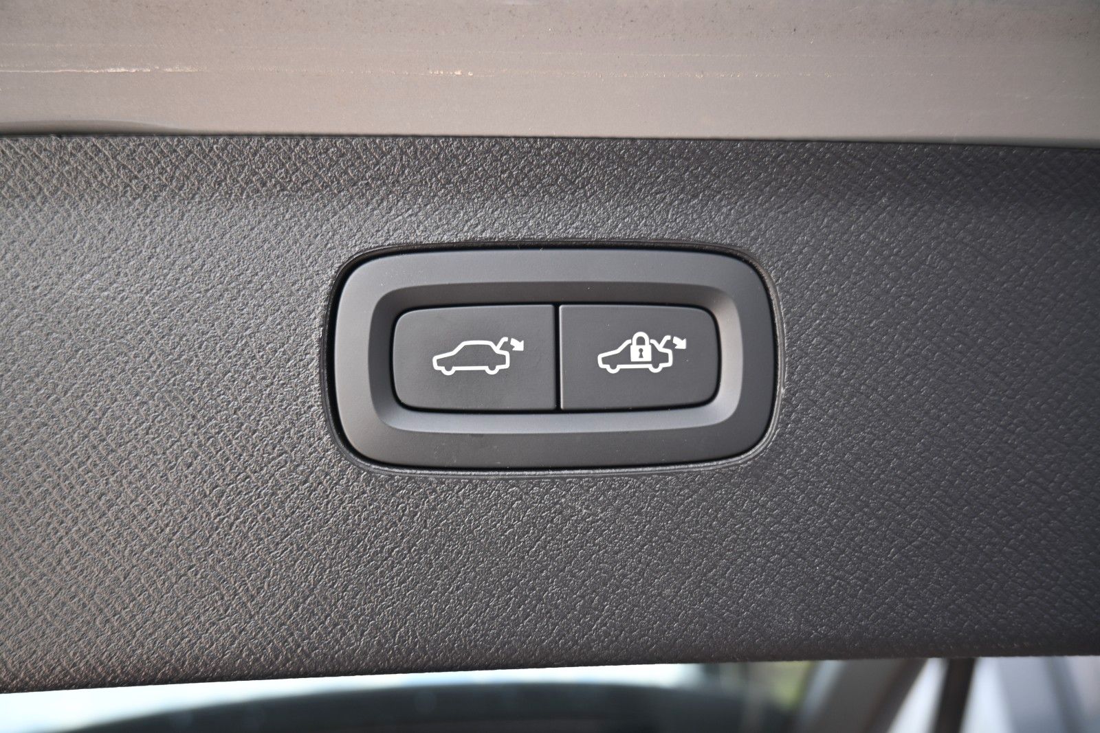 Fahrzeugabbildung Volvo XC90 T8 AWD Plus Dark*PANO*360°*HuD*H&K*ACC