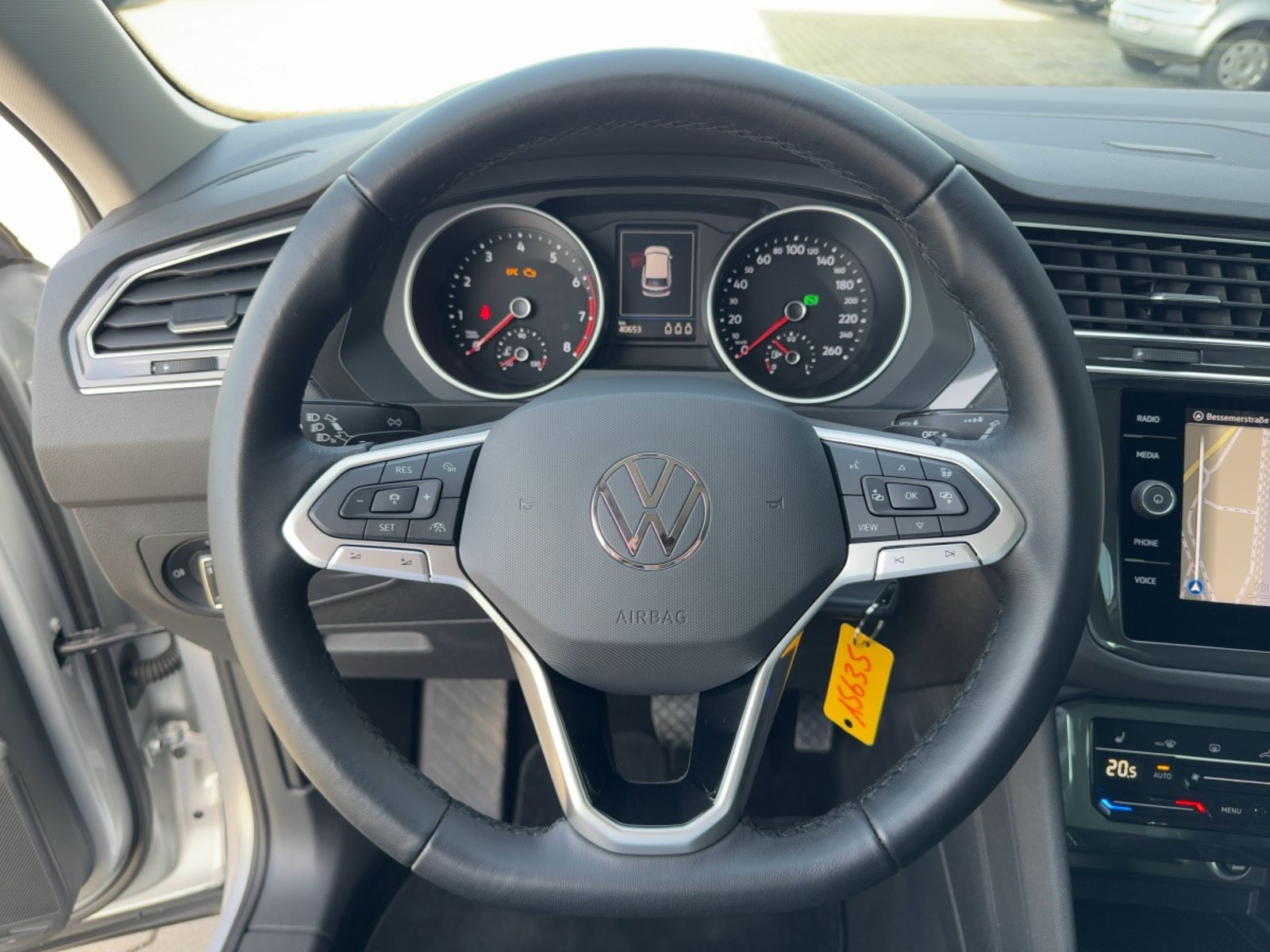 Fahrzeugabbildung Volkswagen Tiguan 1.5 TSI Life Alu LED AHK Navi Sitzh. Kame
