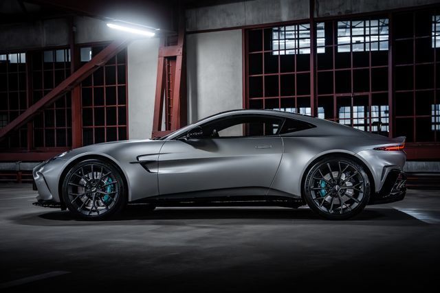 Fahrzeugabbildung Aston Martin V8 Vantage MY25 BOWERS&WILKINS|SAMMLERFAHRZEUG