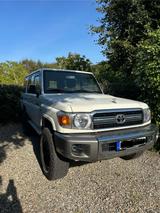 Toyota Land Cruiser  GRJ 76 - Toyota Land Cruiser mit Benzin-Antrieb: Geländewagen