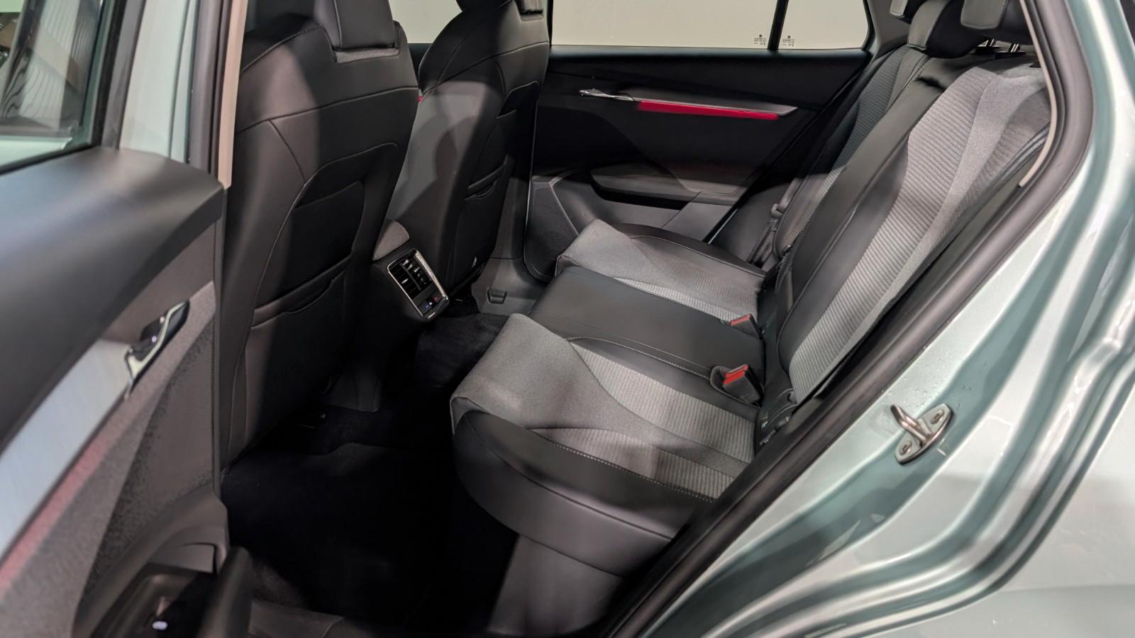 Skoda Enyaq 60 Loft LANE*FRONT*SHZ*KAM*PANO*MATRIX