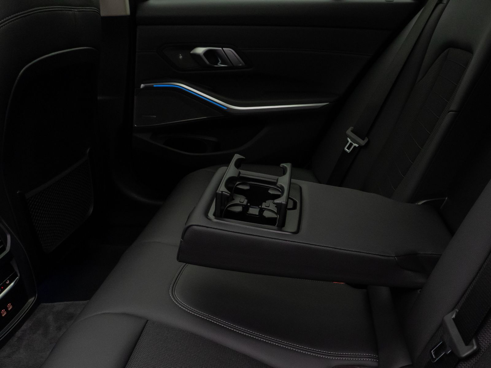 Fahrzeugabbildung BMW 330e xD Panoram Kamera HUD DAB H/K Stop&Go Sport