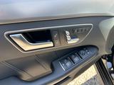 Mercedes-Benz E300 4-Matic - Mercedes-Benz E 300 mit Benzin-Antrieb: Limousine