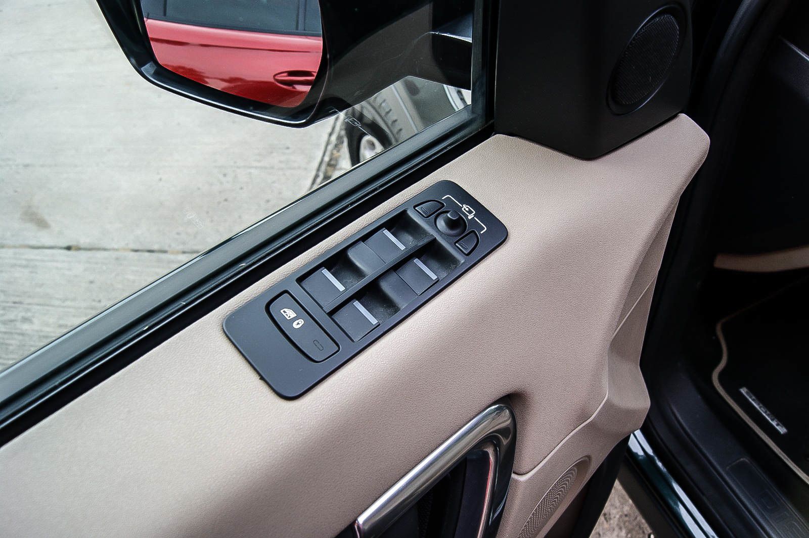 Fahrzeugabbildung Land Rover Discovery Sport 2.0 HSE AUTO LEDER PANORAMA 1.HD