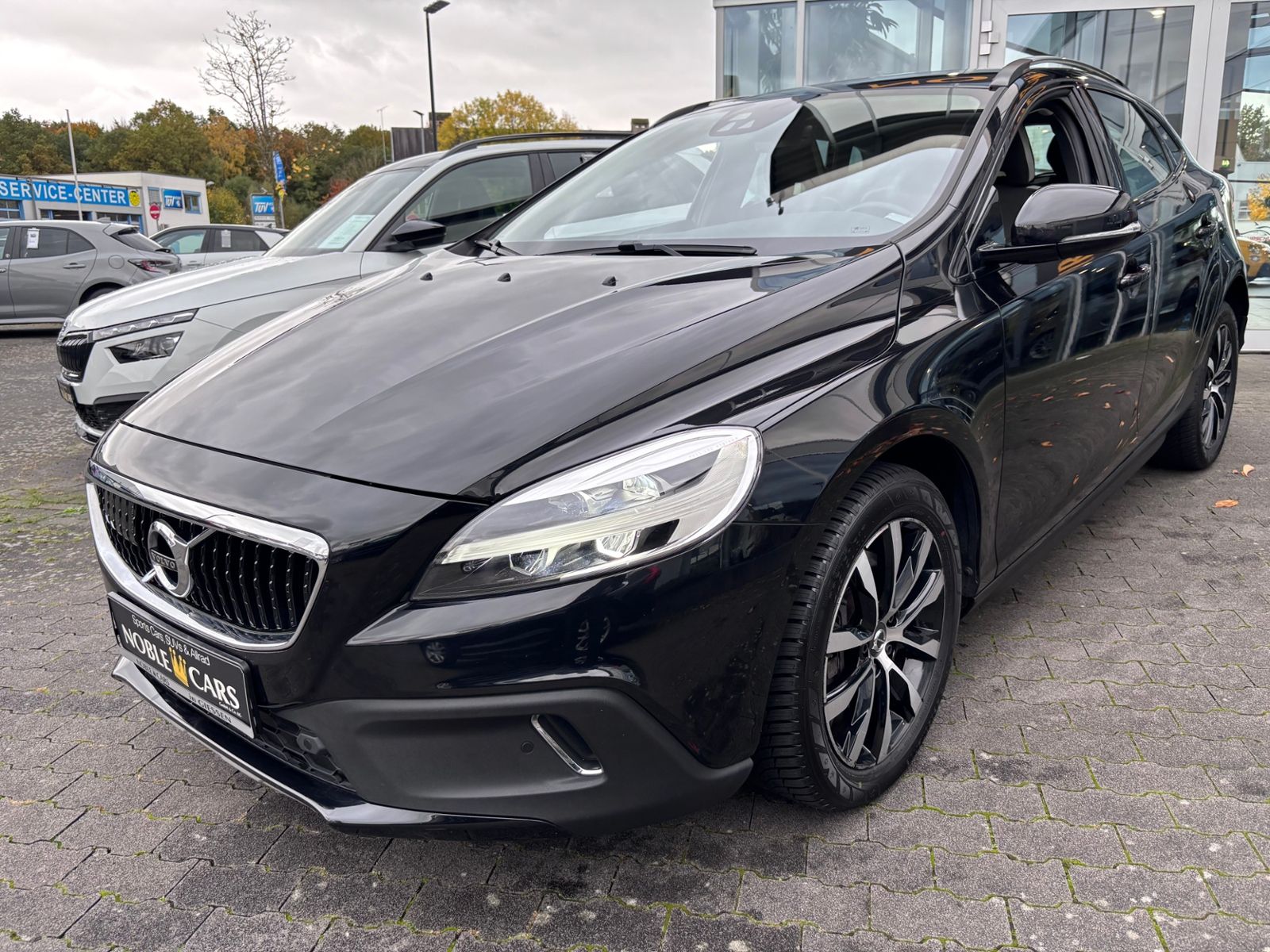 Fahrzeugabbildung Volvo V40 Cross Country Momentum LED NAVI ALU