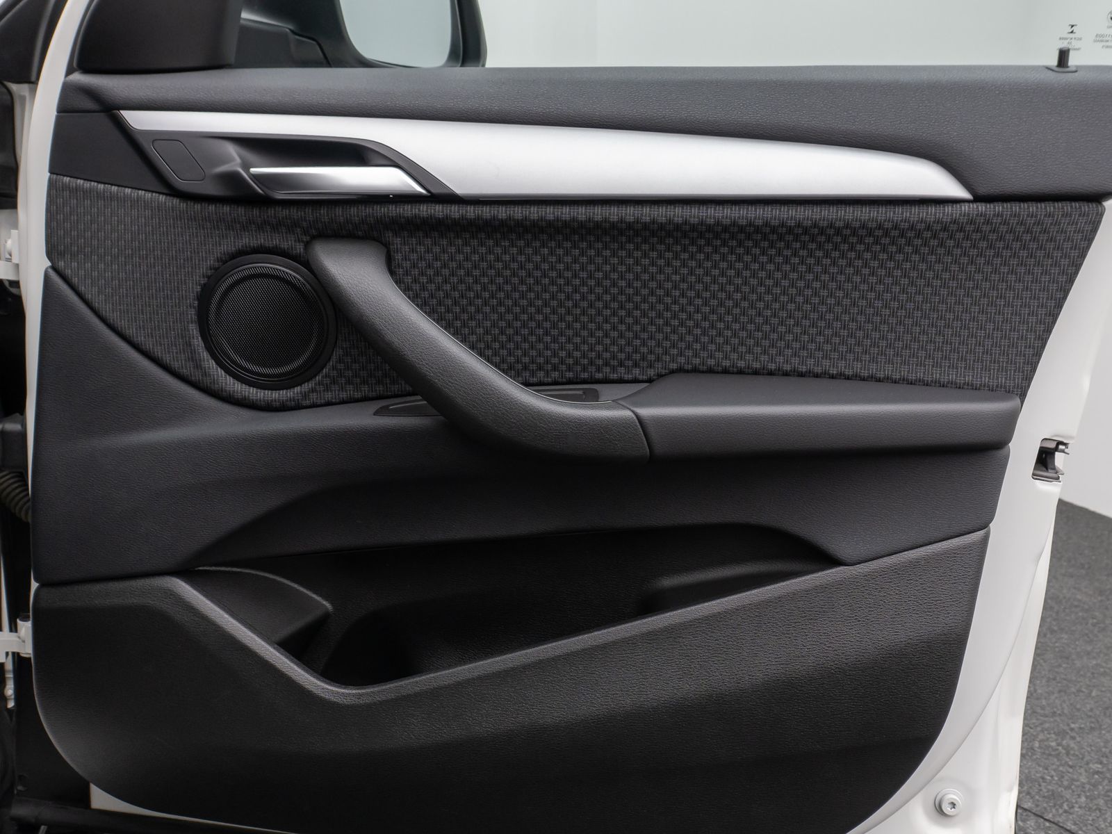 Fahrzeugabbildung BMW X2 xD25e Kamera HUD DAB HiFi Navi+Komfort Alarm