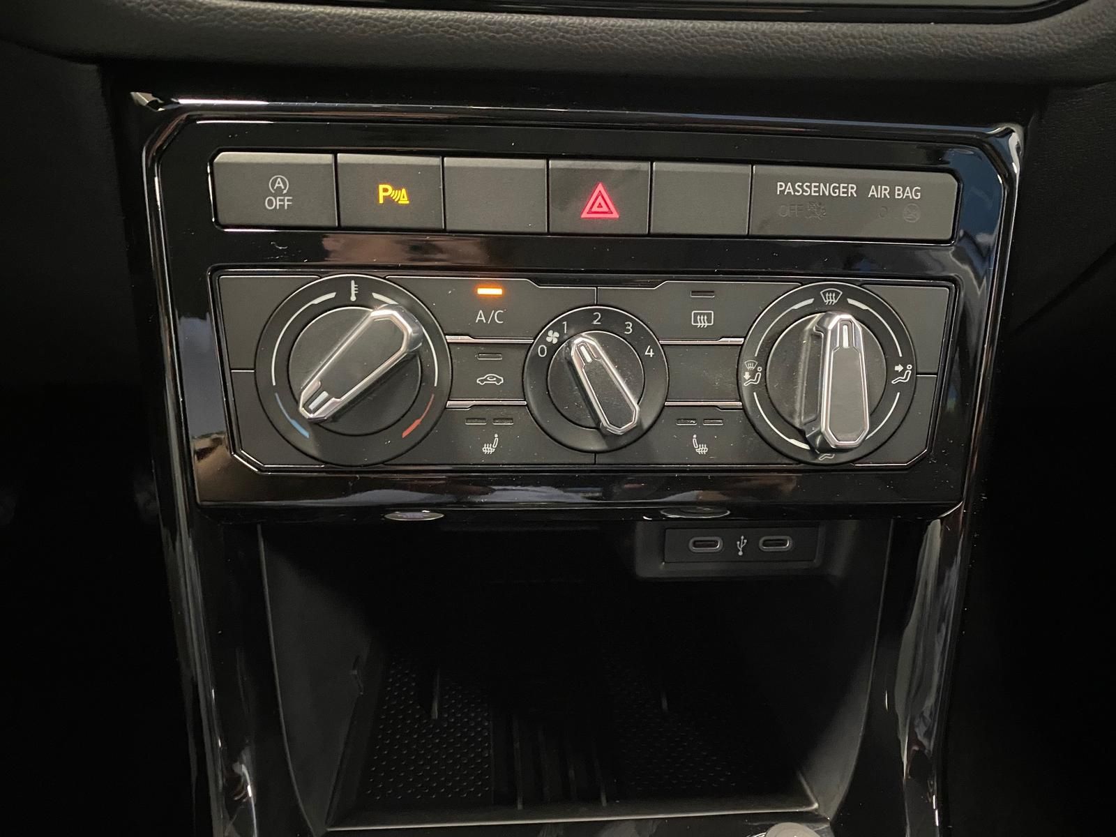 Fahrzeugabbildung Volkswagen T-Cross 1.0 TSI Life+APP+ACC+TOTWINKEL+KAMERA+++