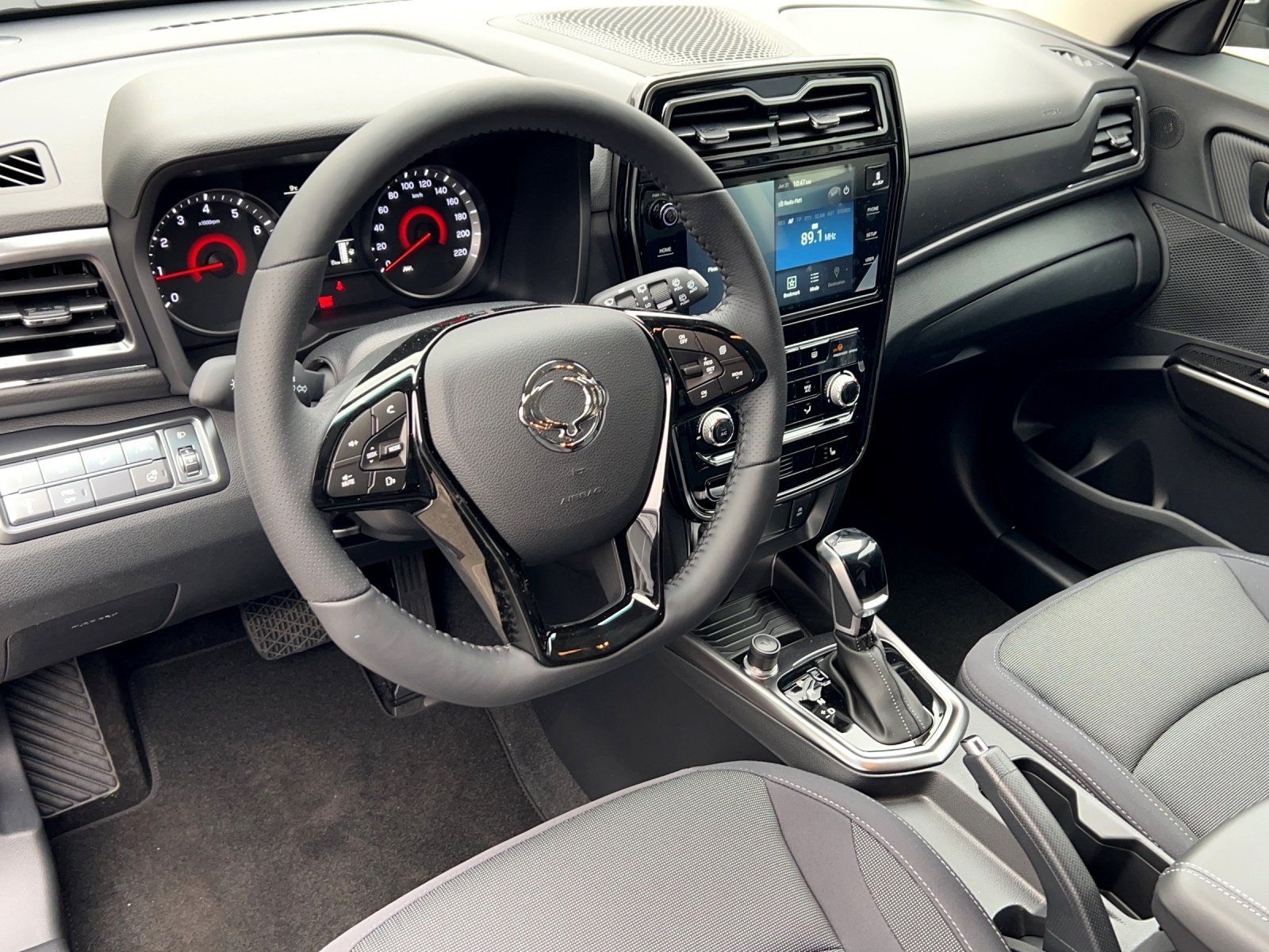 Fahrzeugabbildung Ssangyong Tivoli Fizz 1.5 T-GDI 6AT+SHZ + LMF + PDC +NAVI