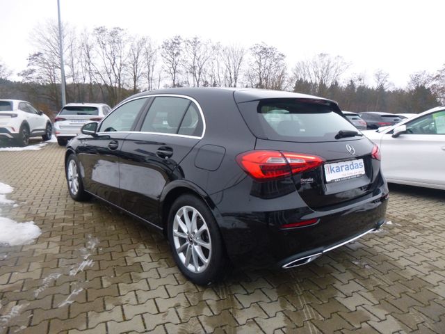Fahrzeugabbildung Mercedes-Benz A 180 >AUT/NAVI/Sitzheiz/SR NEU<