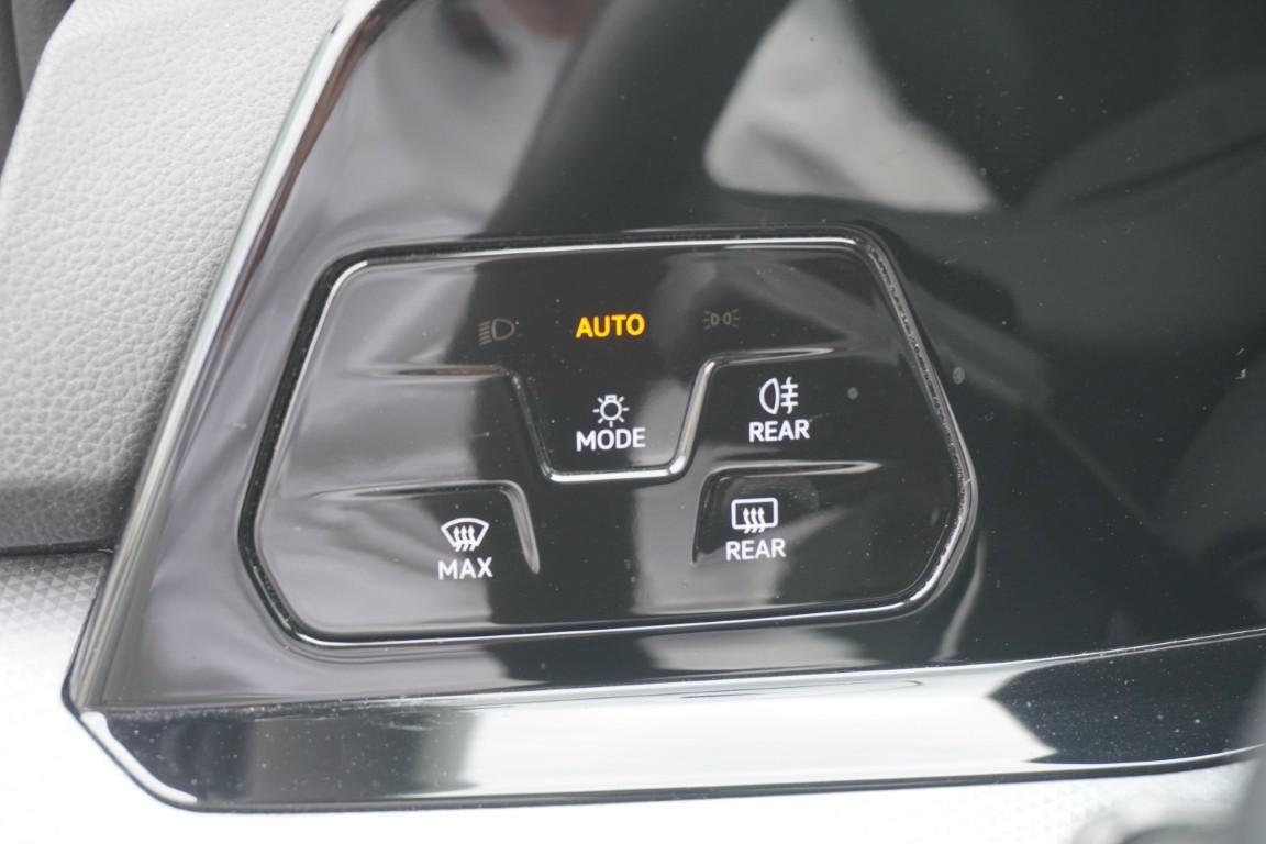 Volkswagen Golf VIII 1.5 eTSI DSG Active LED Standheizung, миниатюра 15