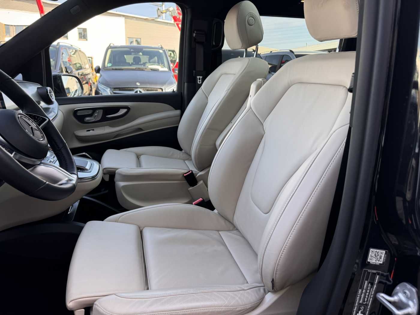 Fahrzeugabbildung Mercedes-Benz V 300 d EXCLUSIVE 4MATIC Panorama AHK2,5 Stdheiz