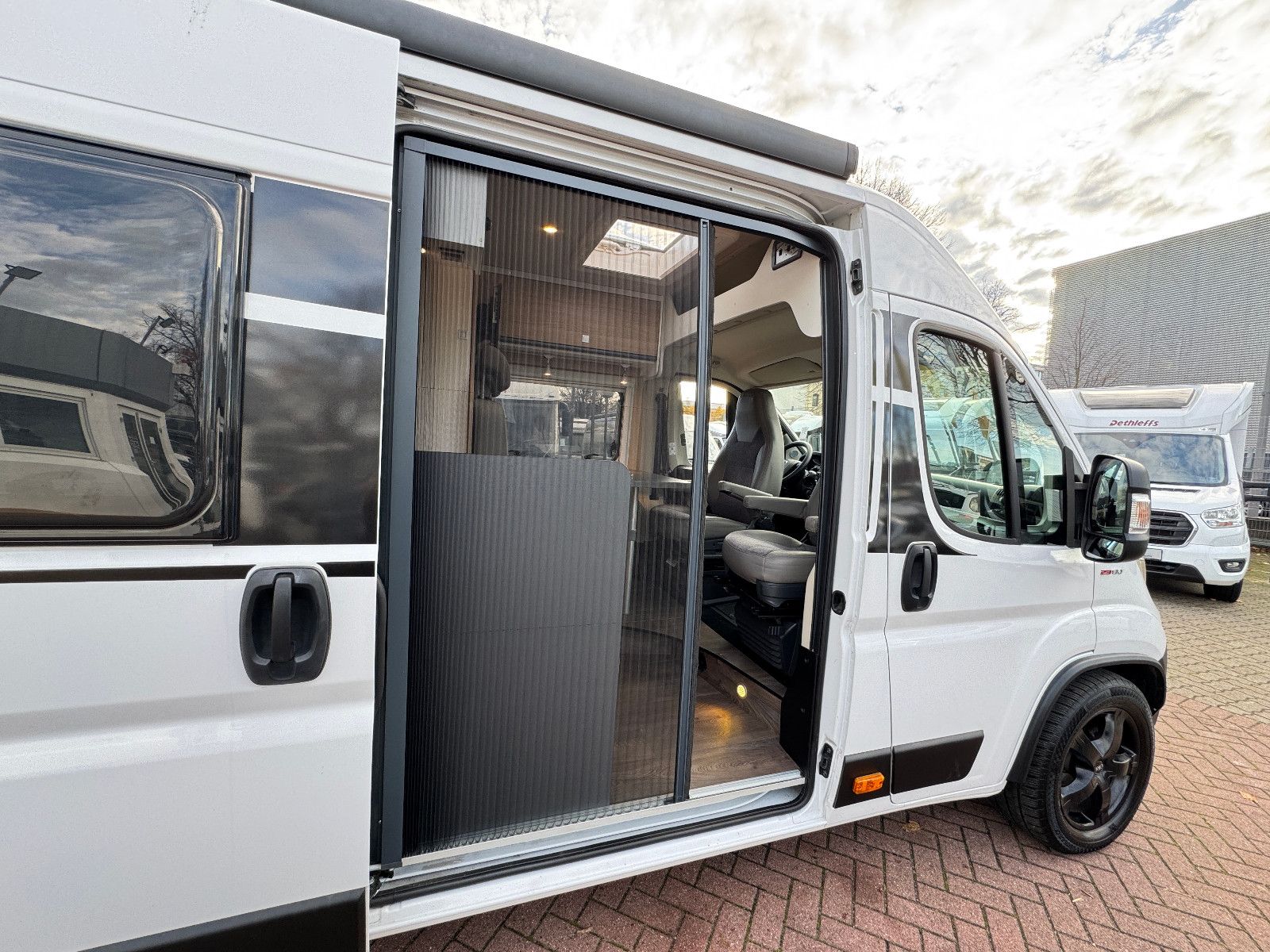 Fahrzeugabbildung Sunlight Cliff 640 FIAT EINZELLBETTEN TV KAMERA 18 ZOLL