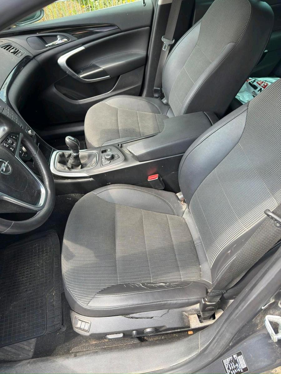 Opel Astra 2012 — photo 9