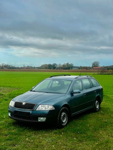 Skoda Octavia 1.6 NAVI Rückfahrkamera AHK