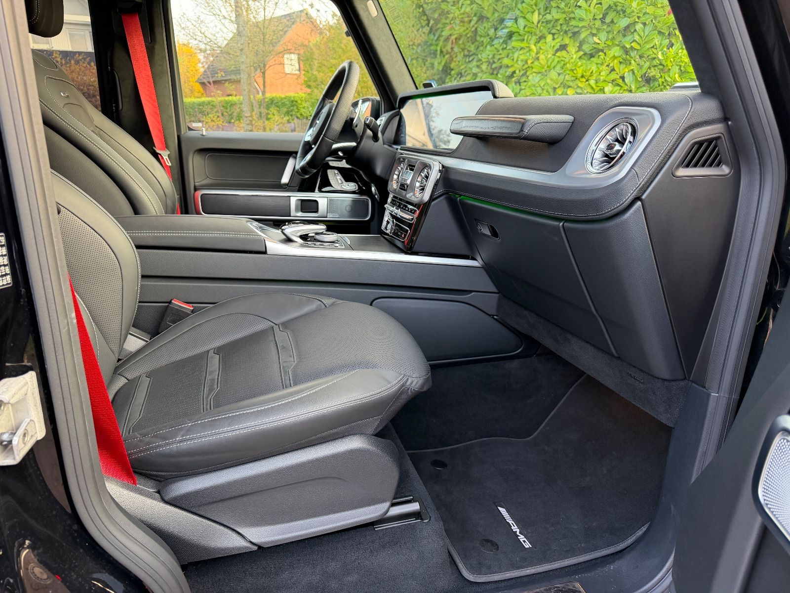 Fahrzeugabbildung Mercedes-Benz G 63 AMG MEMO*BURMESTER*SDACH*ACC*LED*SBELÜFTUNG