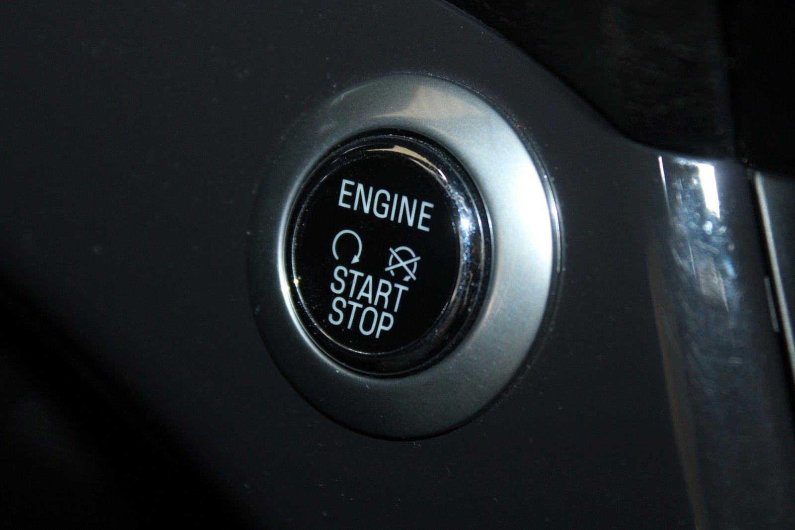 Fahrzeugabbildung Ford Kuga Individual NAVI XENON WinterPaket 1.Hand