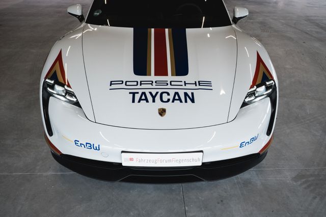 Fahrzeugabbildung Porsche Taycan 4S,FOLIERT, PerformanceBat, 21, Wärmep.