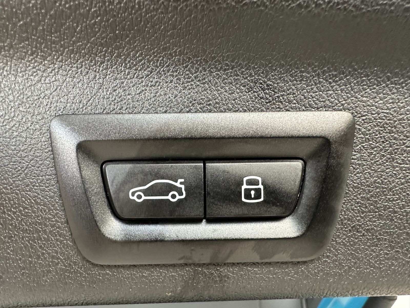 Fahrzeugabbildung BMW iX1 30 xDrive M-Sport NAV+LED+PANO+AHK+19ZO+360°