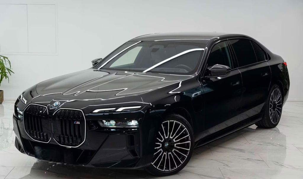 Image of BMW 760