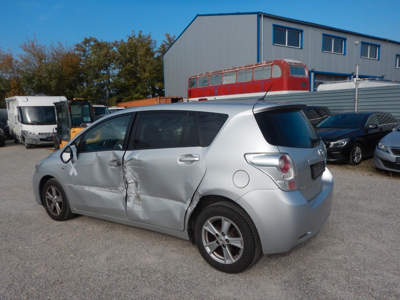 Toyota Verso 2011 — photo 12