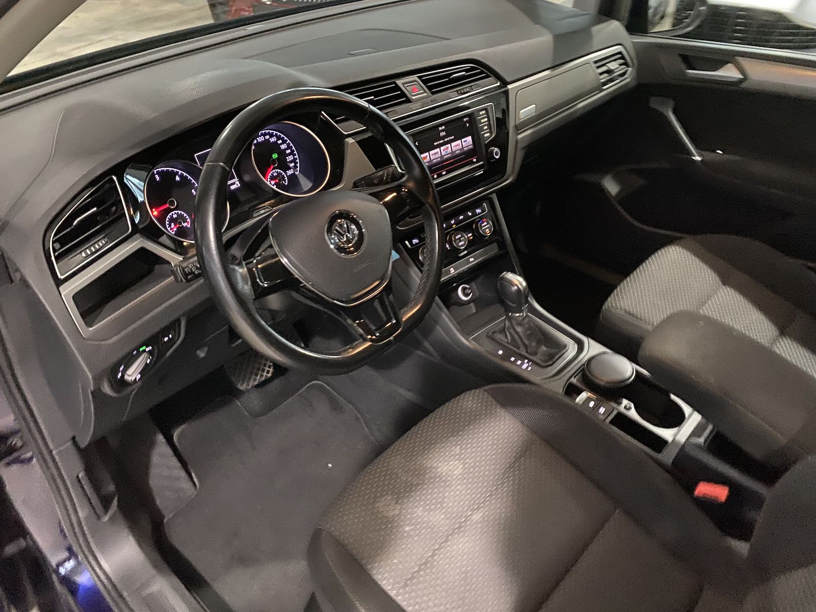 Fahrzeugabbildung Volkswagen Touran 1.6 Tdi Comfortline/7-Sitzer/AHK/SH/