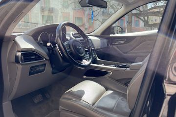 Jaguar F-Pace - 11