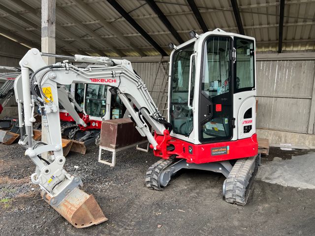 Takeuchi TB 325 RA - Powertilt V3