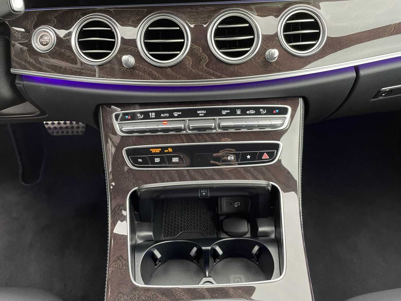 Fahrzeugabbildung Mercedes-Benz E 300 T de 4M AMG+AHK+Distr+Burm+ R-Kamera+Carpl