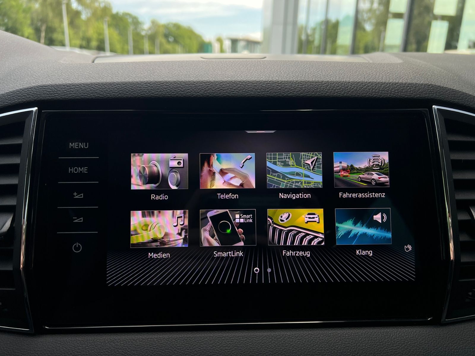 Fahrzeugabbildung SKODA Karoq Style 2.0 TDI DSG *AHK,LED,Navi,Kamera,18'