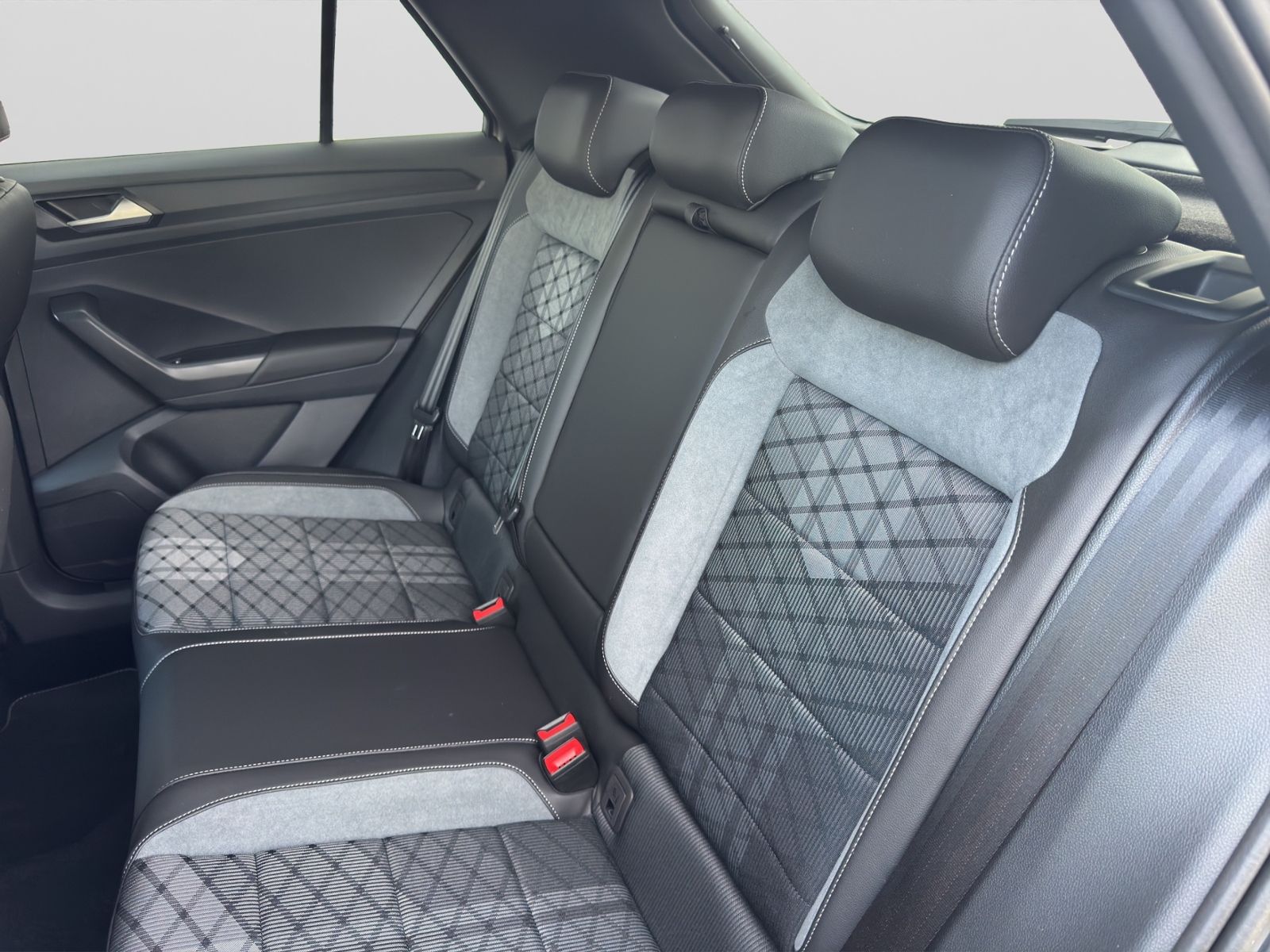 T-Roc 1.5 TSI DSG R-Line *AHK*IQ.LIGHT*NAVI*