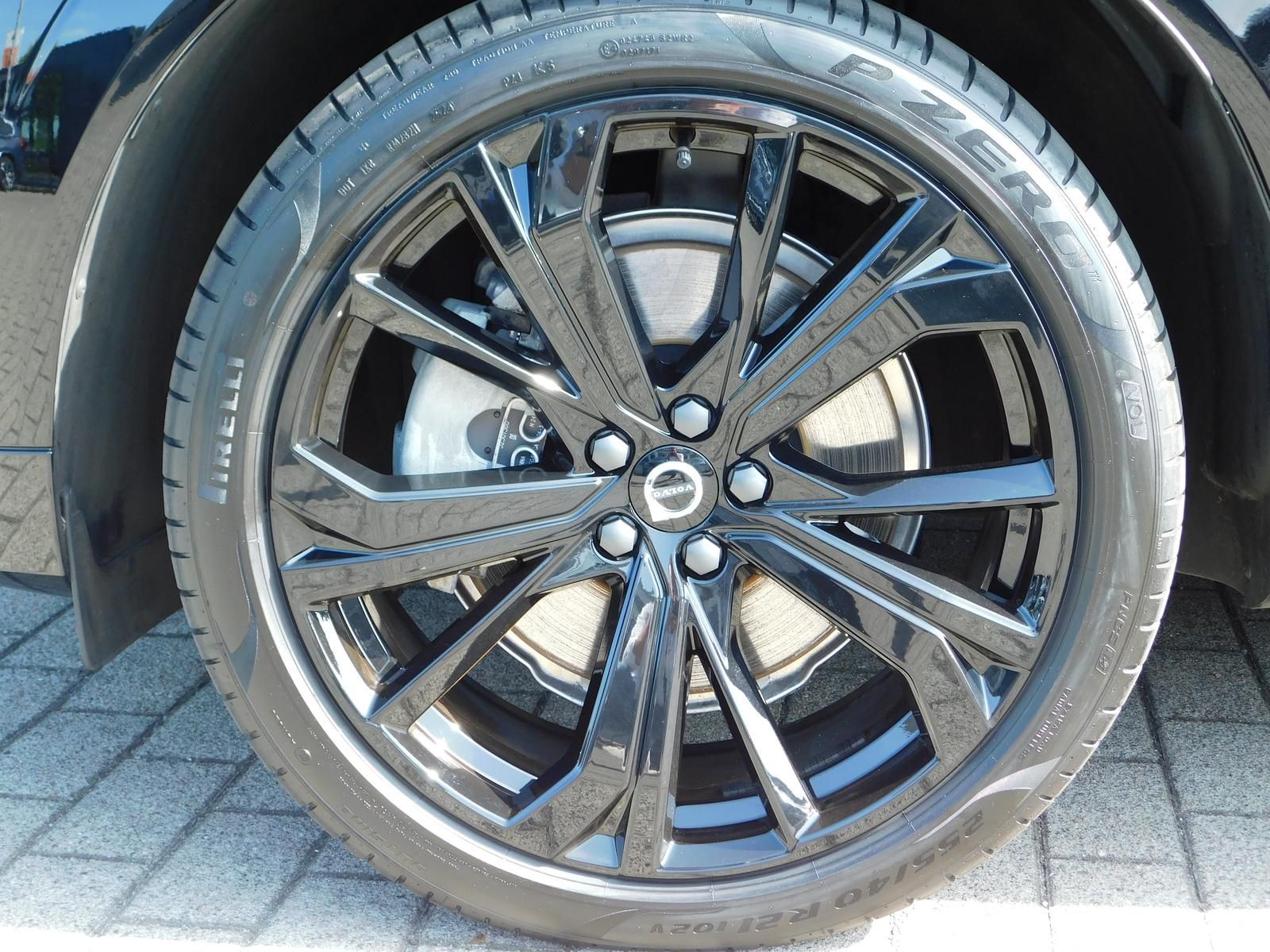 Fahrzeugabbildung Volvo XC6T8 Plus Black Edition Plug-In Hybrid AWD