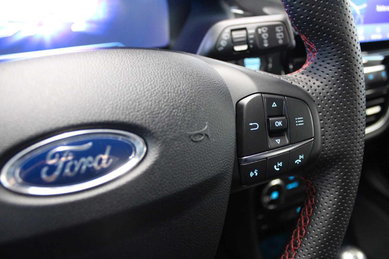 Fahrzeugabbildung Ford Puma MHEV ST-Line LED NAVI DAB Ganzjahresreifen