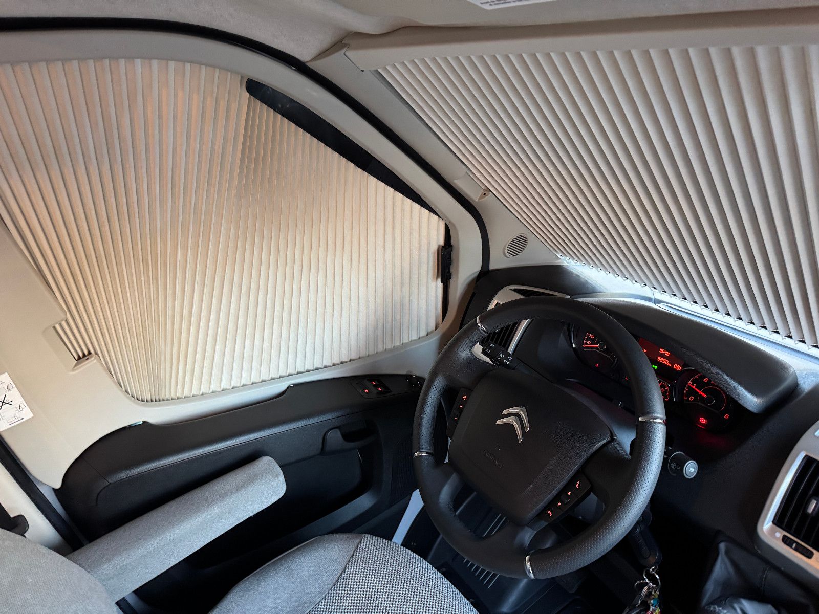 Fahrzeugabbildung Pössl 600 2WIN R PLUS CITROEN SCHLAFDACH AHK KAMERA