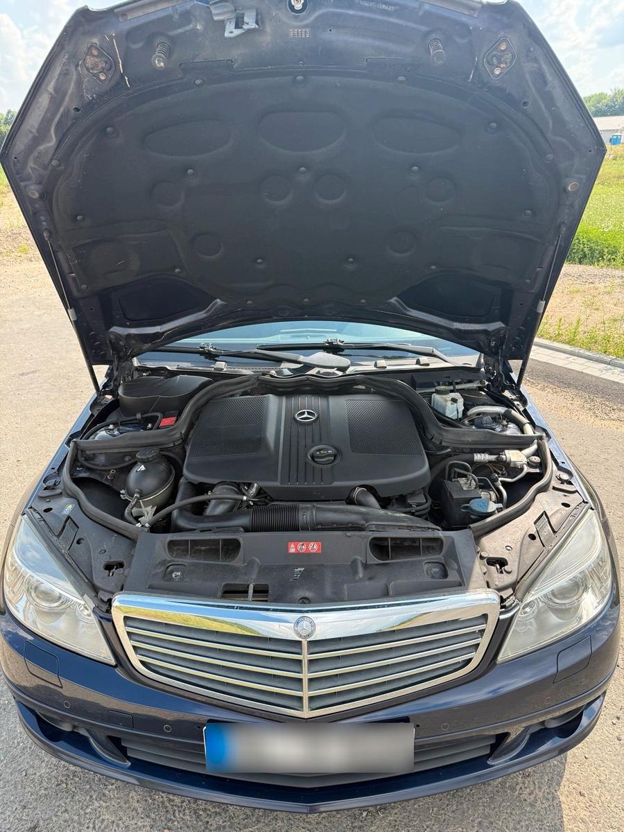 Mercedes-Benz 220 2010 — photo 10